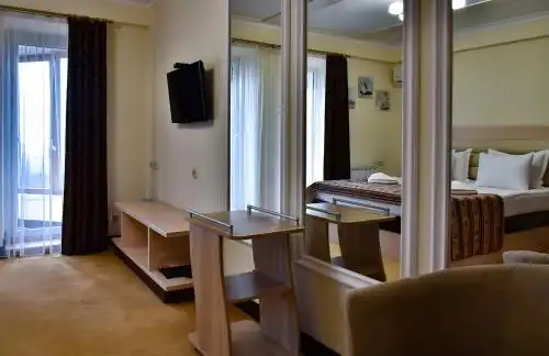 Aparton Klinichna st. (1st entrance) - 13