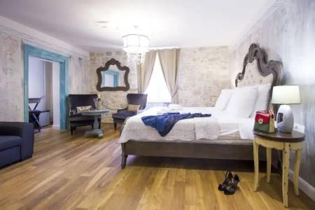 Plaza Marchi Old Town - Mag Quaint & Elegant Boutiques - 65