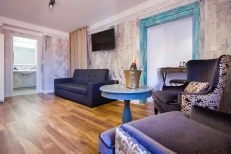 Plaza Marchi Old Town - Mag Quaint & Elegant Boutiques - 98