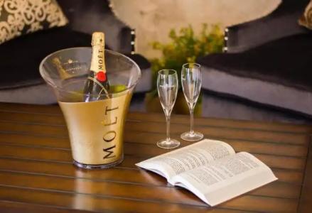 Plaza Marchi Old Town - Mag Quaint & Elegant Boutiques - 126