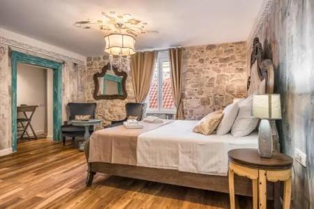 Plaza Marchi Old Town - Mag Quaint & Elegant Boutiques - 141