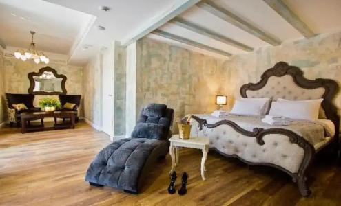 Plaza Marchi Old Town - Mag Quaint & Elegant Boutiques - 123