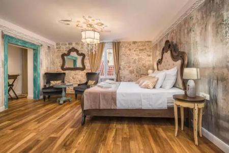 Plaza Marchi Old Town - Mag Quaint & Elegant Boutiques - 134