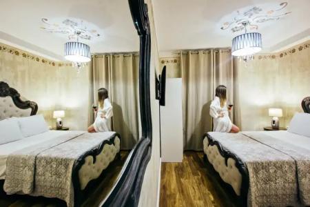 Plaza Marchi Old Town - Mag Quaint & Elegant Boutiques - 2