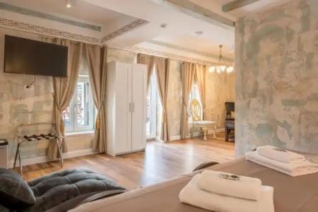 Plaza Marchi Old Town - Mag Quaint & Elegant Boutiques - 169