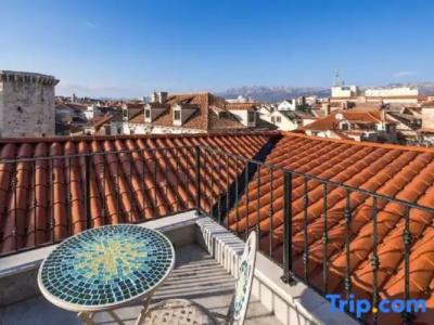 Plaza Marchi Old Town - Mag Quaint & Elegant Boutiques - 209