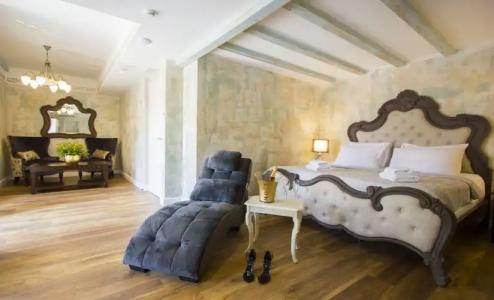 Plaza Marchi Old Town - Mag Quaint & Elegant Boutiques - 124