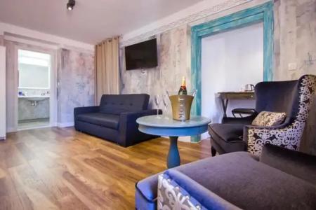 Plaza Marchi Old Town - Mag Quaint & Elegant Boutiques - 131