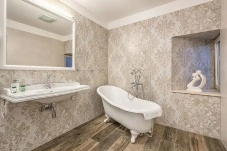 Plaza Marchi Old Town - Mag Quaint & Elegant Boutiques - 187