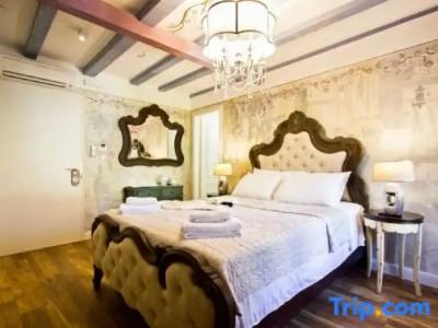 Plaza Marchi Old Town - Mag Quaint & Elegant Boutiques - 208