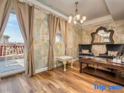 Plaza Marchi Old Town - Mag Quaint & Elegant Boutiques - 210