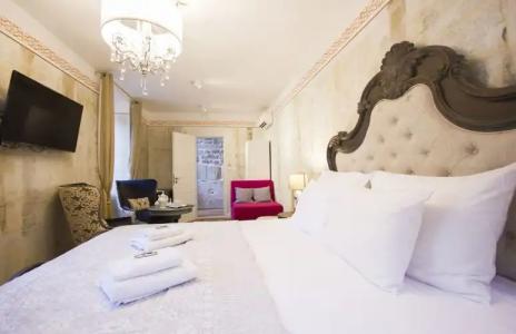 Plaza Marchi Old Town - Mag Quaint & Elegant Boutiques - 68