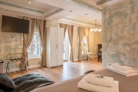 Plaza Marchi Old Town - Mag Quaint & Elegant Boutiques - 115