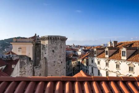 Plaza Marchi Old Town - Mag Quaint & Elegant Boutiques - 0