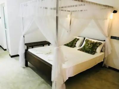 Sigiriya Rock Hide - 54