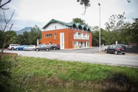 Serdar Small & Restaurant - 5