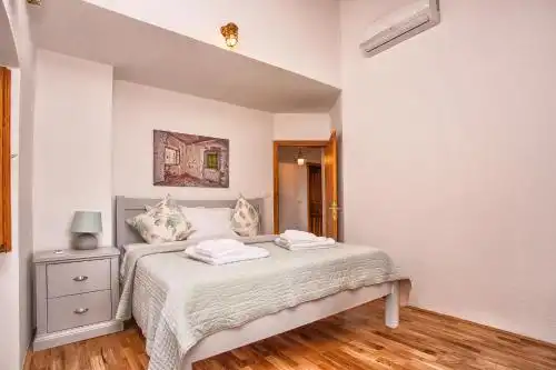 Villa Lastva is a Five Star Seafront Luxury Villa with Privite Pool - 16
