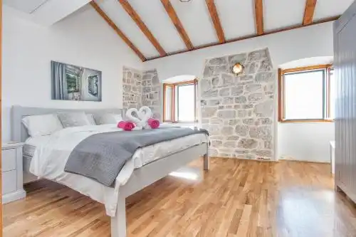 Villa Lastva is a Five Star Seafront Luxury Villa with Privite Pool - 6