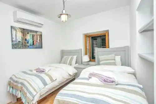 Villa Lastva is a Five Star Seafront Luxury Villa with Privite Pool - 23