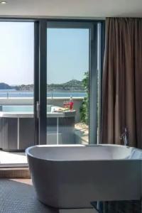 Bellevue Superior City - 95