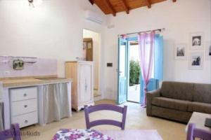 The Courtyard - Lilly, Spongano