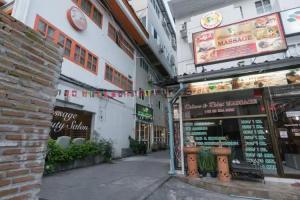 Hangover Inn, Patong
