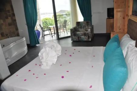 MyElla Boutique - 37