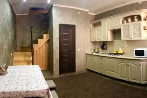 S Kaminom Cottage, Dombay