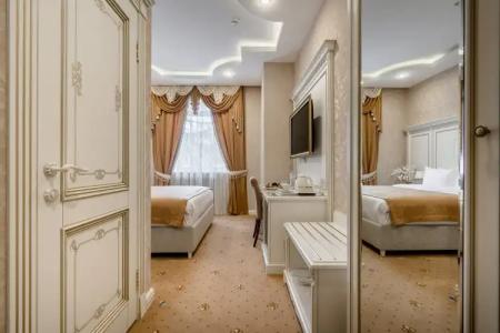 Imperial Palace - 102