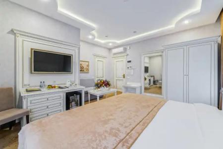 Imperial Palace - 108