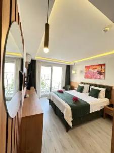 Mogons Exclusive - 84