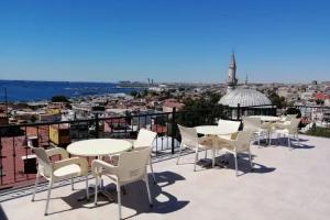 Black Pearl Apart, Istanbul