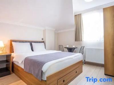 Campus Boutique - 93