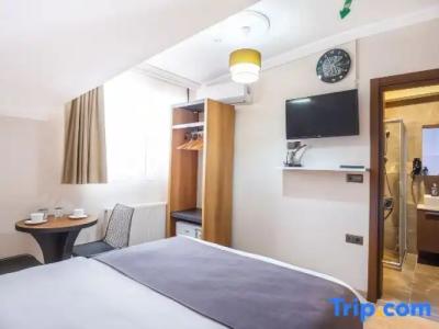 Campus Boutique - 89