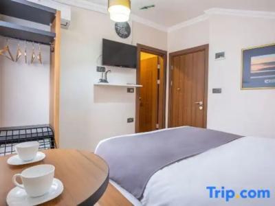 Campus Boutique - 90