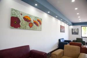 NERGOS HOTEL, Side