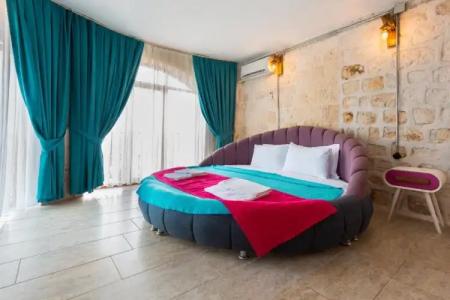 Hillcity - Adults Only - 70