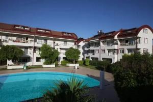 Monna Roza Family Suit, Kemer