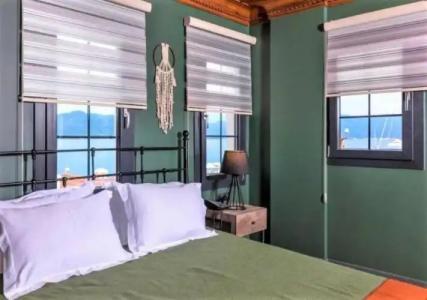 Sunset Boutique - 109