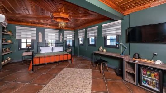 Sunset Boutique - 91