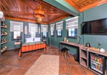 Sunset Boutique - 108