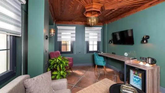 Sunset Boutique - 121