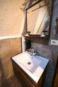 YESSİ BUNGALOV - 9