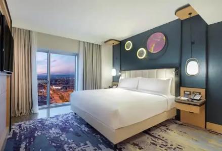 DoubleTree by Hilton - 50