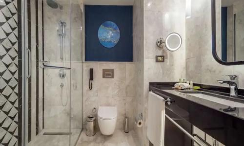 DoubleTree by Hilton - 57