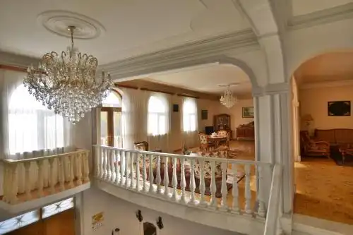 Grand Villa & VIP Tours - 6
