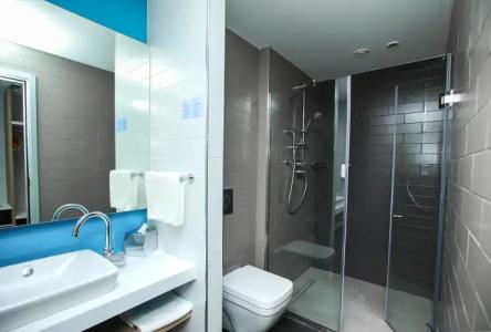 Holiday Inn Express - 73