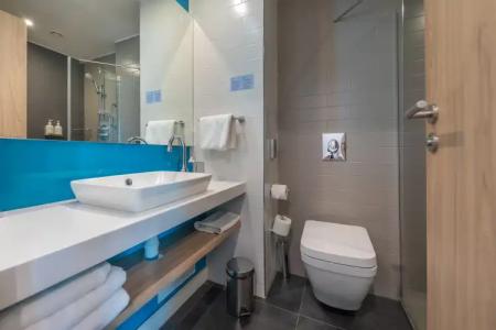 Holiday Inn Express - 56