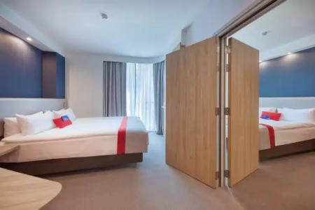 Holiday Inn Express - 52