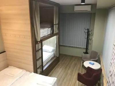 Loft Host Hostel - 2